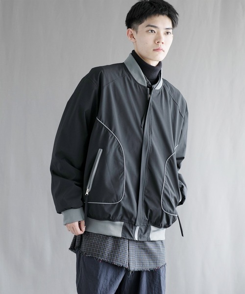 aimoha（アイモハ）の「【aimoha neo】Urban Explorer Bomber Jacket（ミリタリージャケット・メンズ・ベージュ/ブラック/グレー・MEDIUM/LARGE/X-LARGE/XX-LARGE/XXX-LARGE）」の2枚目の写真