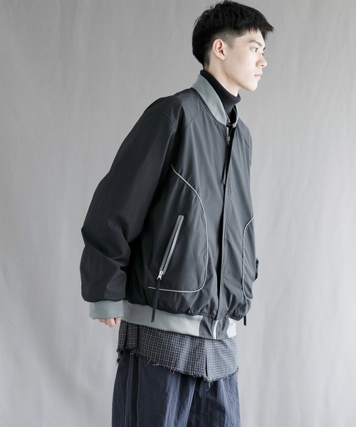 aimoha（アイモハ）の「【aimoha neo】Urban Explorer Bomber Jacket（ミリタリージャケット・メンズ・ベージュ/ブラック/グレー・MEDIUM/LARGE/X-LARGE/XX-LARGE/XXX-LARGE）」の4枚目の写真