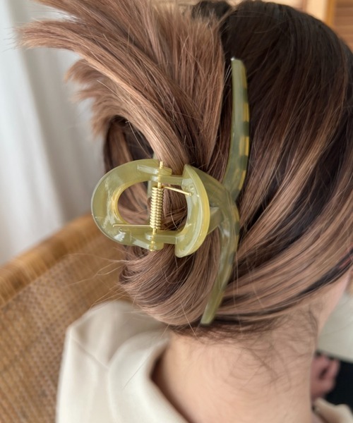 ciite'（シーテ）の「アクリルバンス クリップ（バレッタ/ヘアクリップ・レディース・グレー/ブラウン/アイボリー/カーキ・FREE）」の8枚目の写真