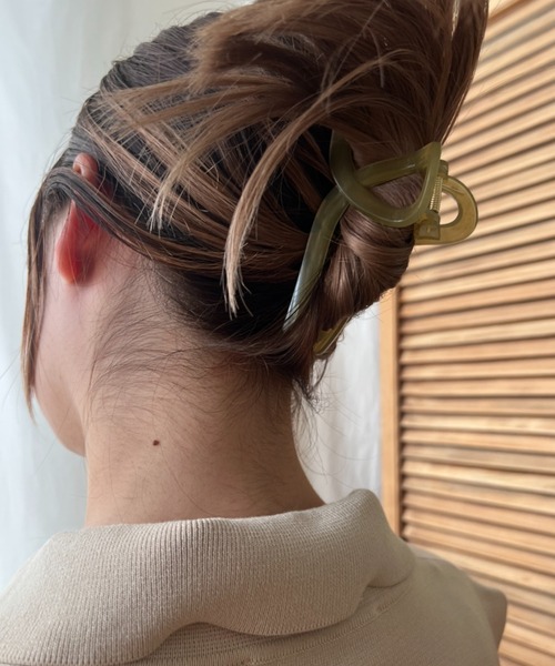 ciite'（シーテ）の「アクリルバンス クリップ（バレッタ/ヘアクリップ・レディース・グレー/ブラウン/アイボリー/カーキ・FREE）」の11枚目の写真