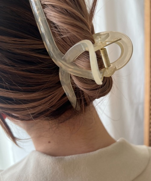 ciite'（シーテ）の「アクリルバンス クリップ（バレッタ/ヘアクリップ・レディース・グレー/ブラウン/アイボリー/カーキ・FREE）」の14枚目の写真