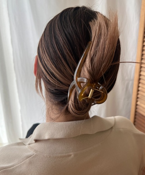 ciite'（シーテ）の「アクリルバンス クリップ（バレッタ/ヘアクリップ・レディース・グレー/ブラウン/アイボリー/カーキ・FREE）」の16枚目の写真