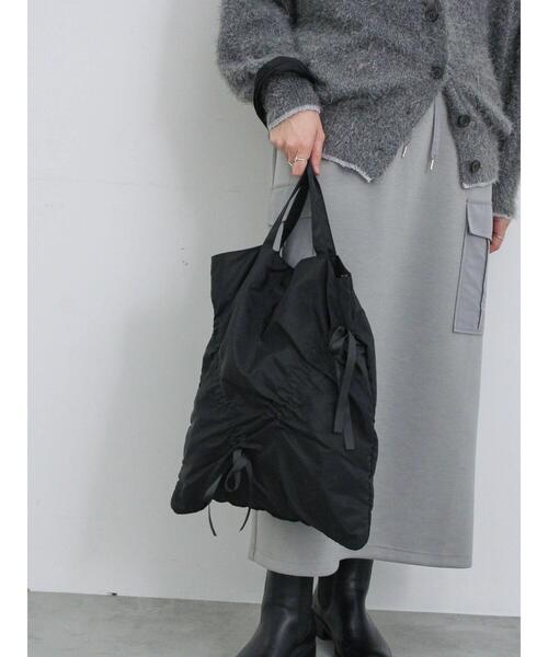 Samansa Mos2 blue（サマンサモスモスブルー）の「シャーリングリボントートバッグ（ハンドバッグ・レディース・パープル/ブラック/ライトベージュ・F）」の6枚目の写真