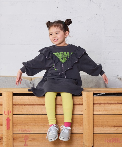 BIG FIELD（ビッグフィールド）の「裏毛Vフリルワンピース（ワンピース・キッズ・チャコール/イエロー/ラベンダー・90/100/110/120/130/140/150）」の11枚目の写真