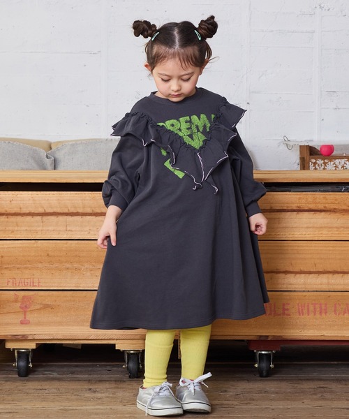 BIG FIELD（ビッグフィールド）の「裏毛Vフリルワンピース（ワンピース・キッズ・チャコール/イエロー/ラベンダー・90/100/110/120/130/140/150）」の8枚目の写真