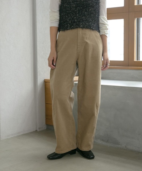 URBAN RESEARCH(アーバンリサーチ)の「コーデュロイカーブパンツ(その他パンツ・レディース・チャコールグレー/アイボリー/ベージュ・36/38/40)」の16枚目の写真