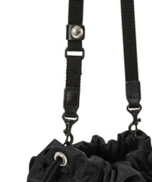 TOGA TOO（トーガトゥ）の「Print Drawstring Bag（ショルダーバッグ