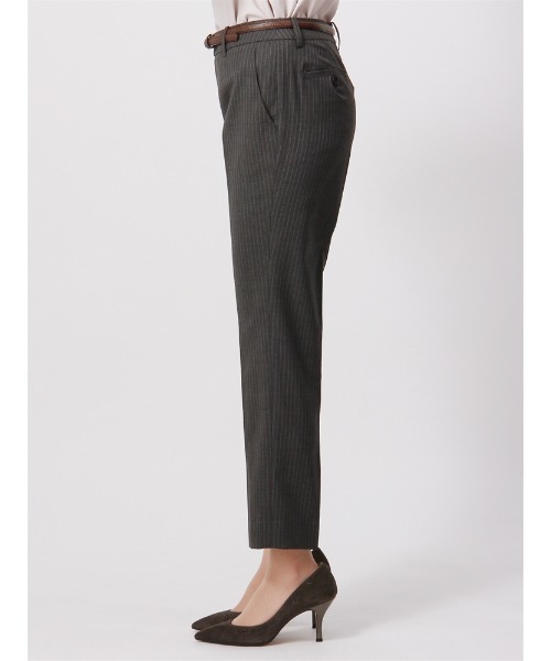 SUIT SQUARE（スーツスクエア）の「テーパードパンツ  ウォッシャブル  ストレッチ  ピンストライプ（スーツパンツ・レディース・チャコールグレー・36(7号)/38(9号)/40(11号)/42(13号)）」の2枚目の写真