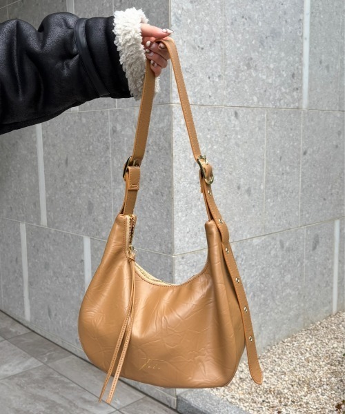 INTER FACTORY(インターファクトリー)の「吉田南歩 - "Teto"ワッシャーショルダーバッグ made in INTERFACTORY(ショルダーバッグ・レディース・ベージュ/ブラック/シルバー・FREE)」の12枚目の写真