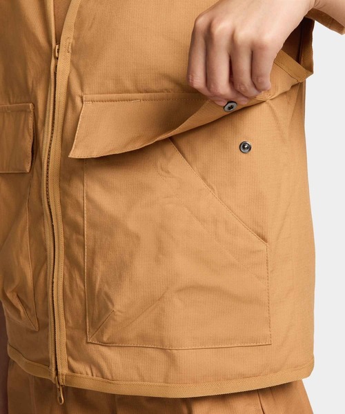 NIKE（ナイキ）の「ナイキ スポーツウェア エッセンシャル ウィメンズ ルーズ ウーブン カーゴ ベスト / Nike Sportswear Essential Women's Loose Woven Cargo Vest FV6311-224 Flax（ベスト・レディース・ウィート・S/M/L/2XL/XL/XS）」の7枚目の写真