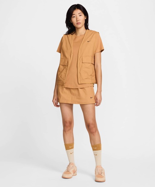 NIKE（ナイキ）の「ナイキ スポーツウェア エッセンシャル ウィメンズ ルーズ ウーブン カーゴ ベスト / Nike Sportswear Essential Women's Loose Woven Cargo Vest FV6311-224 Flax（ベスト・レディース・ウィート・S/M/L/2XL/XL/XS）」の3枚目の写真