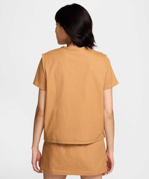 NIKE（ナイキ）の「ナイキ スポーツウェア エッセンシャル ウィメンズ ルーズ ウーブン カーゴ ベスト / Nike Sportswear Essential Women's Loose Woven Cargo Vest FV6311-224 Flax（ベスト・レディース・ウィート・S/M/L/2XL/XL/XS）」の2枚目の写真