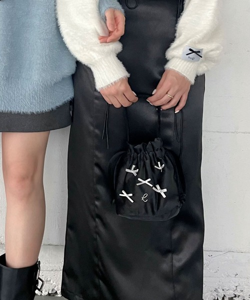 hugi(ハギ)の「VELOR RIBBON BAG/ベロリボン巾着バッグ(ハンドバッグ・レディース・ホワイト・FREE)」の6枚目の写真