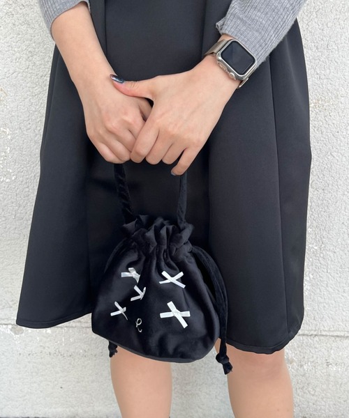 hugi(ハギ)の「VELOR RIBBON BAG/ベロリボン巾着バッグ(ハンドバッグ・レディース・ホワイト・FREE)」の7枚目の写真