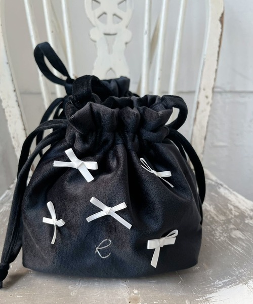 hugi(ハギ)の「VELOR RIBBON BAG/ベロリボン巾着バッグ(ハンドバッグ・レディース・ホワイト・FREE)」の4枚目の写真