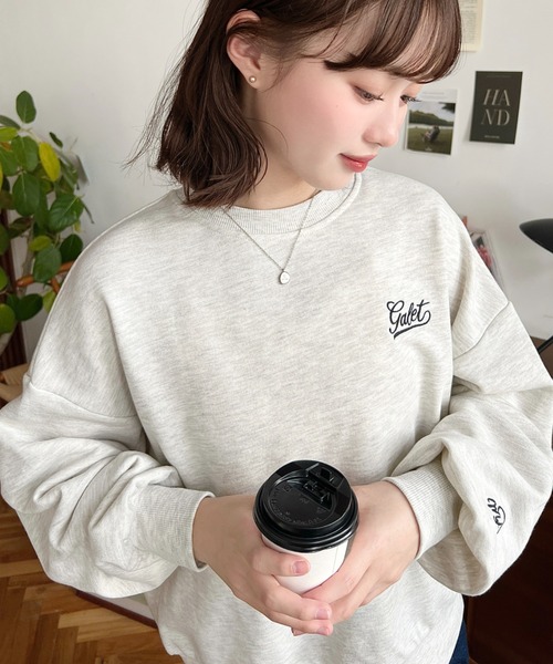 美品　ボリュームスウェット moment+ トレーナー スウェット 裏毛バックロゴ刺繍スウェットプル