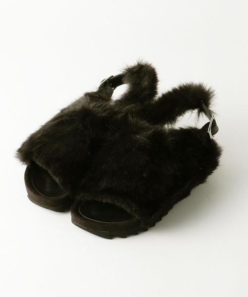 Casselini（キャセリーニ）の「CASSELINI フェイクファーサンダル/BC CASSELINI FKFUR SNDL（サンダル・レディース・オフホワイト/ブラック・23cm/24cm/23.5cm）」の2枚目の写真