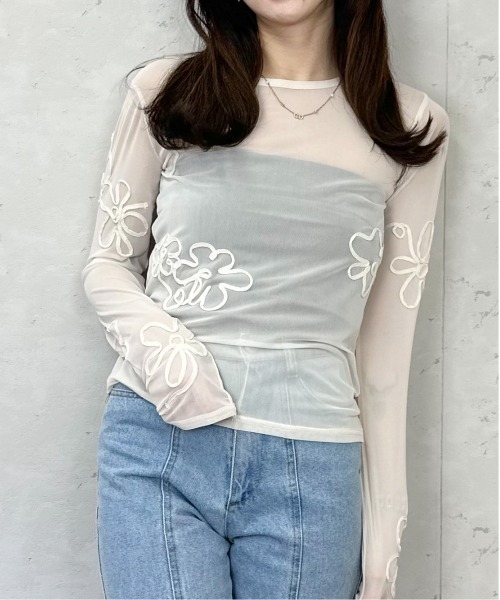 Per sist ence(パーシエンス)の「シアーフラワーコード刺繍プルオーバー(Tシャツ/カットソー・レディース・アイボリー/チャコールグレー/ブラック・FREE)」の1枚目の写真
