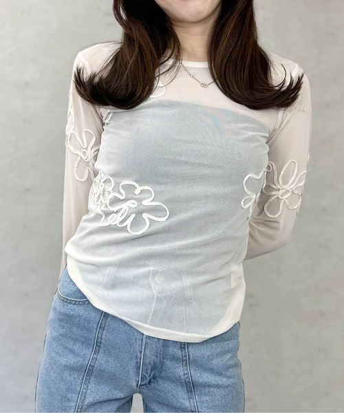 Per sist ence(パーシエンス)の「シアーフラワーコード刺繍プルオーバー(Tシャツ/カットソー・レディース・アイボリー/チャコールグレー/ブラック・FREE)」の5枚目の写真