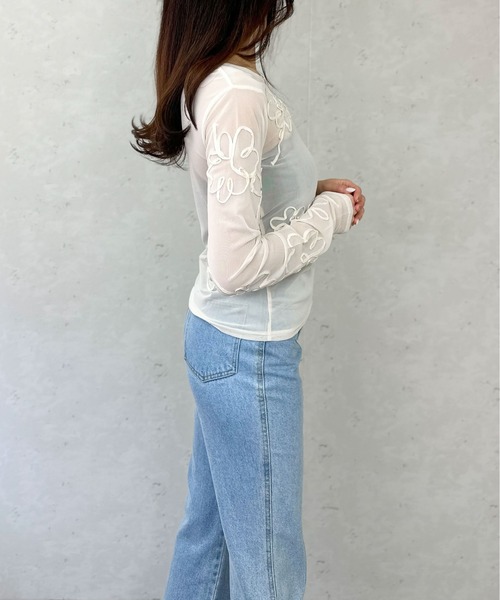 Per sist ence(パーシエンス)の「シアーフラワーコード刺繍プルオーバー(Tシャツ/カットソー・レディース・アイボリー/チャコールグレー/ブラック・FREE)」の8枚目の写真