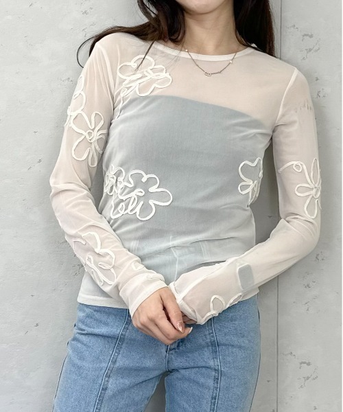 Per sist ence(パーシエンス)の「シアーフラワーコード刺繍プルオーバー(Tシャツ/カットソー・レディース・アイボリー/チャコールグレー/ブラック・FREE)」の11枚目の写真