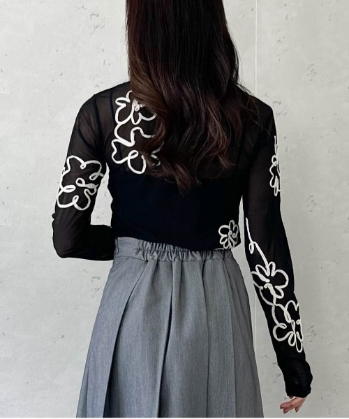 Per sist ence(パーシエンス)の「シアーフラワーコード刺繍プルオーバー(Tシャツ/カットソー・レディース・アイボリー/チャコールグレー/ブラック・FREE)」の19枚目の写真