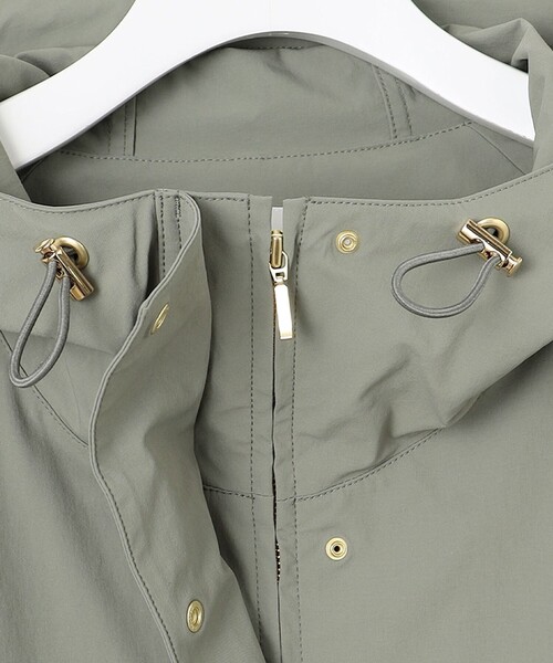 23区 S(ニジュウサンクチイサイサイズ)の「【撥水加工】ナイロン2WAYストレッチ フーデットアウター(ナイロンジャケット・レディース・グレー系/カーキ系/ベージュ系・30/32/34)」の14枚目の写真