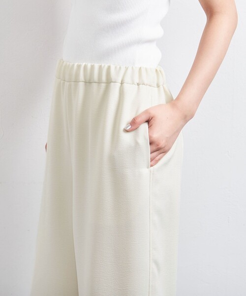 UNITED ARROWS（ユナイテッドアローズ）の「COMFY ストレート イージーパンツ WHITE -UVカット ウォッシャブル-（その他パンツ・レディース・オフホワイト・34/36/38）」の9枚目の写真