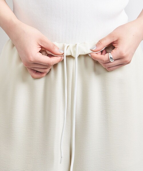 UNITED ARROWS（ユナイテッドアローズ）の「COMFY ストレート イージーパンツ WHITE -UVカット ウォッシャブル-（その他パンツ・レディース・オフホワイト・34/36/38）」の11枚目の写真
