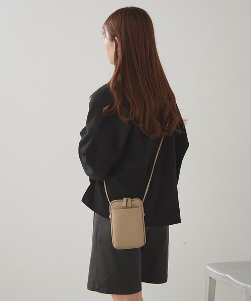 BIRTHDAY BAR(バースデイバー)の「フェイクレザーモバイルポーチ(スマホグッズ・レディース・シルバー/ベージュ/ブラック・0)」の10枚目の写真