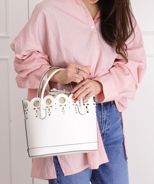 artemis by DIANA(アルテミスバイダイアナ)の「スカラップデザイン インナーバッグ付きハンドバッグ(ハンドバッグ・レディース・ブラック/アイボリー/イエロー・FREE)」の2枚目の写真