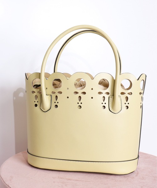 artemis by DIANA(アルテミスバイダイアナ)の「スカラップデザイン インナーバッグ付きハンドバッグ(ハンドバッグ・レディース・ブラック/アイボリー/イエロー・FREE)」の5枚目の写真