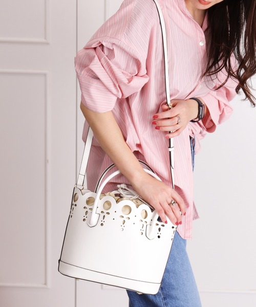 artemis by DIANA(アルテミスバイダイアナ)の「スカラップデザイン インナーバッグ付きハンドバッグ(ハンドバッグ・レディース・ブラック/アイボリー/イエロー・FREE)」の8枚目の写真