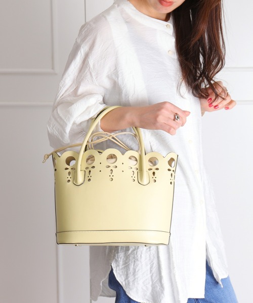 artemis by DIANA(アルテミスバイダイアナ)の「スカラップデザイン インナーバッグ付きハンドバッグ(ハンドバッグ・レディース・ブラック/アイボリー/イエロー・FREE)」の11枚目の写真