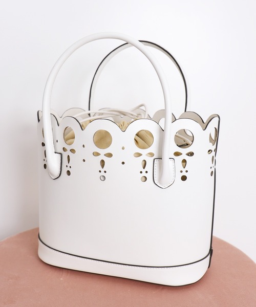 artemis by DIANA(アルテミスバイダイアナ)の「スカラップデザイン インナーバッグ付きハンドバッグ(ハンドバッグ・レディース・ブラック/アイボリー/イエロー・FREE)」の4枚目の写真