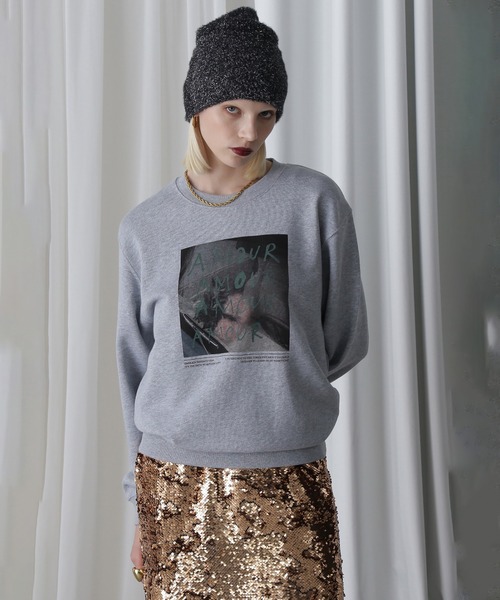 ROSE BUD（ローズバッド）の「【WEB・一部店舗限定】PHOT PRINT SWEAT（スウェット・レディース・ブラック/グレー・ONE SIZE）」の13枚目の写真