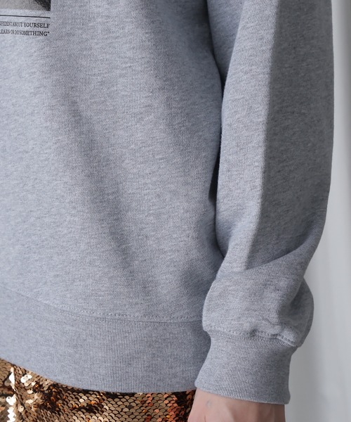 ROSE BUD（ローズバッド）の「【WEB・一部店舗限定】PHOT PRINT SWEAT（スウェット・レディース・ブラック/グレー・ONE SIZE）」の18枚目の写真