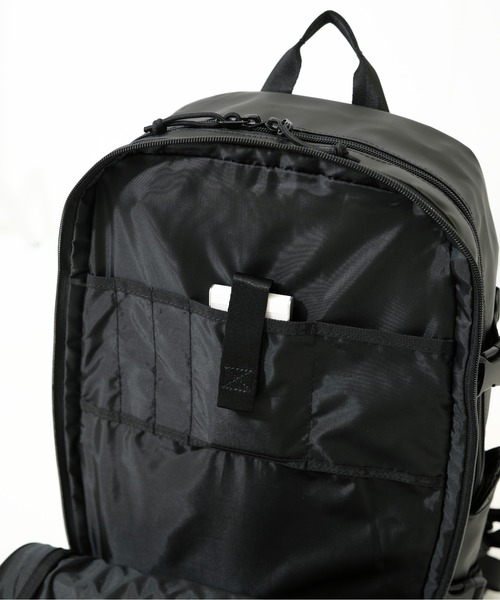 NEW ERA（ニューエラ）の「【NEW ERA/ニューエラ】SMART PACK スマートパック TPU（バックパック/リュック・メンズ・ブラック・FREE）」の12枚目の写真