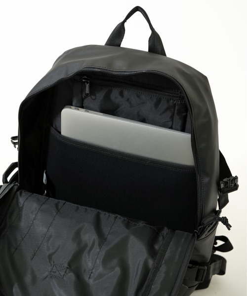 NEW ERA（ニューエラ）の「【NEW ERA/ニューエラ】SMART PACK スマートパック TPU（バックパック/リュック・メンズ・ブラック・FREE）」の15枚目の写真