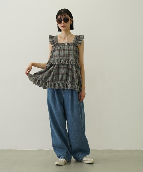 MILKFED.（ミルクフェド）の「TUCK DENIM PANTS（デニムパンツ・レディース・ライトブルー/ライトインディゴブルー/オフホワイト・M/S）」の6枚目の写真