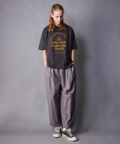 rehacer（レアセル）の「rehacer : Breathe Flower Vintage Wash T-Shirt / ブレスフラワービンテージウオッシュTシャツ（Tシャツ/カットソー・メンズ・スミクロ/ベージュ・SMALL/MEDIUM/LARGE/X-LARGE）」の6枚目の写真