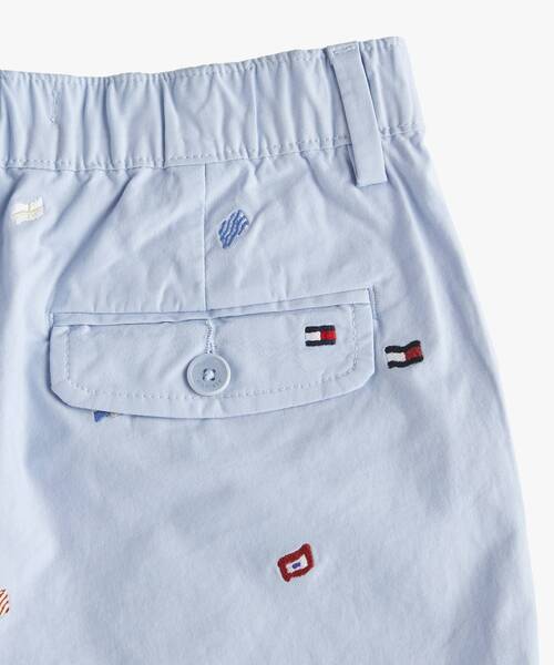 TOMMY HILFIGER(トミーヒルフィガー)の「BOYS オールオーバーフラッグウーブンショートパンツ(その他パンツ・キッズ・ブルー・150cm/160cm/130cm/140cm)」の6枚目の写真
