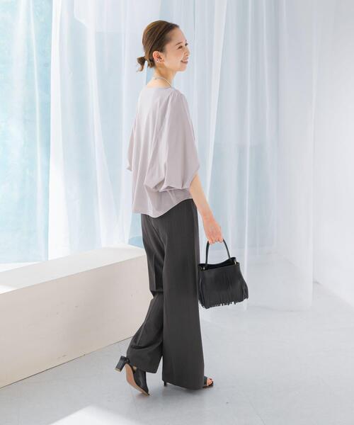 URBAN RESEARCH ROSSO WOMEN(アーバンリサーチ ロッソ)の「『一部WEB限定カラー』汗染防止5分袖ドルマンプルオーバー(Tシャツ/カットソー・レディース・グレー系その他/オフホワイト/ブルー/ネイビー/ブラウン/ボルドー・FREE)」の22枚目の写真