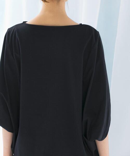 URBAN RESEARCH ROSSO WOMEN（アーバンリサーチ　ロッソ）の「『一部WEB限定カラー』汗染防止5分袖ドルマンプルオーバー（Tシャツ/カットソー・レディース・グレー系その他/オフホワイト/ブルー/ネイビー/ブラウン/ボルドー・FREE）」の7枚目の写真