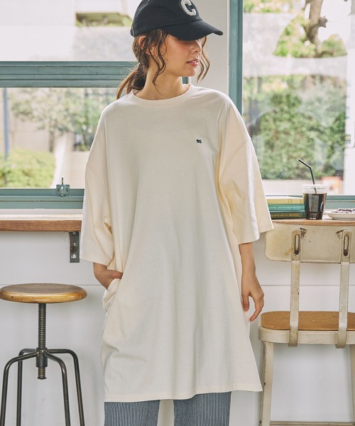 MONO-MART LADY'S(モノマートレディース)の「ナンバリング刺繍 ビッグシルエット半袖Tシャツ / ミニワンピース(ワンピース・レディース・ネイビー/スミクロ/アイボリー・FREE)」の4枚目の写真