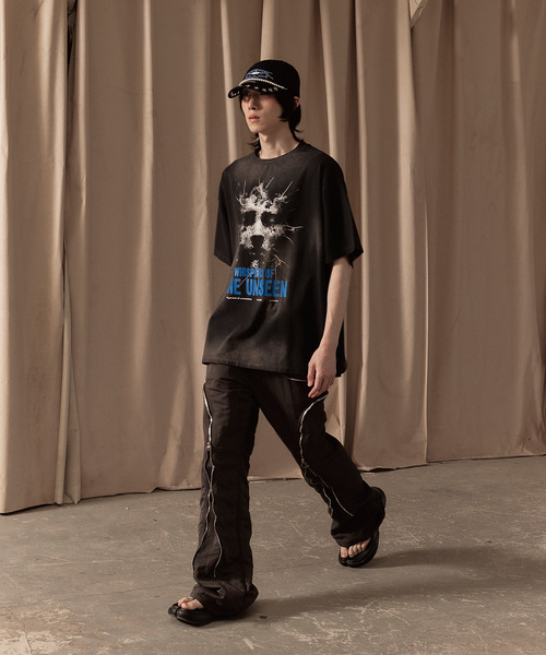 LIBERE（リベーレ）の「LIBERE リベーレ / WHISPERS OF THE UNSEEN T-SHIRT ウィスパーグラフィックプリントビッグシルエットTシャツ / 251210-251211（Tシャツ/カットソー・メンズ・ブラック/ブルー・LARGE/MEDIUM/SMALL）」の21枚目の写真