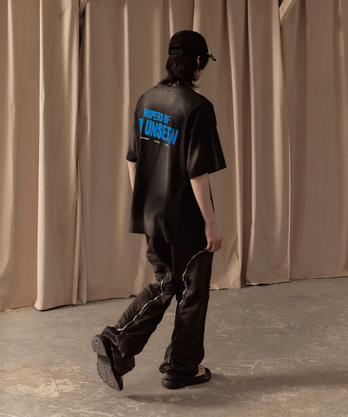 LIBERE（リベーレ）の「LIBERE リベーレ / WHISPERS OF THE UNSEEN T-SHIRT ウィスパーグラフィックプリントビッグシルエットTシャツ / 251210-251211（Tシャツ/カットソー・メンズ・ブラック/ブルー・LARGE/MEDIUM/SMALL）」の20枚目の写真
