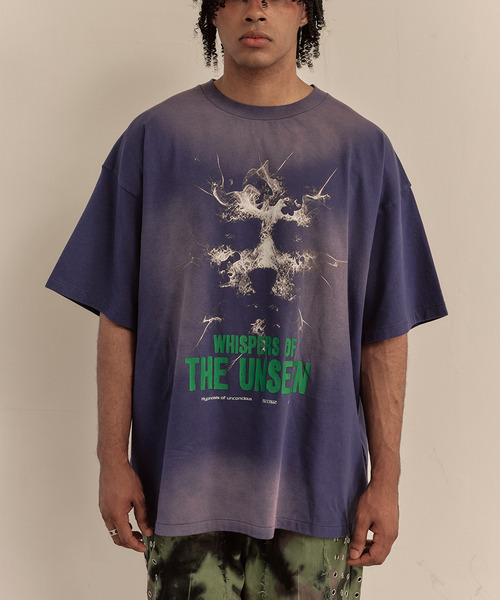 LIBERE（リベーレ）の「LIBERE リベーレ / WHISPERS OF THE UNSEEN T-SHIRT ウィスパーグラフィックプリントビッグシルエットTシャツ / 251210-251211（Tシャツ/カットソー・メンズ・ブラック/ブルー・LARGE/MEDIUM/SMALL）」の14枚目の写真