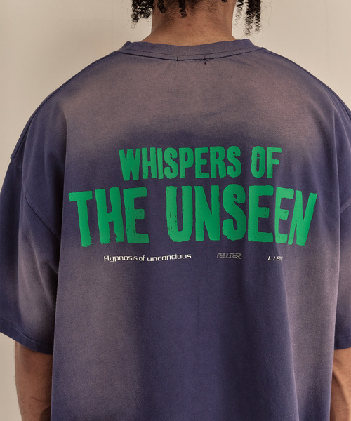 LIBERE（リベーレ）の「LIBERE リベーレ / WHISPERS OF THE UNSEEN T-SHIRT ウィスパーグラフィックプリントビッグシルエットTシャツ / 251210-251211（Tシャツ/カットソー・メンズ・ブラック/ブルー・LARGE/MEDIUM/SMALL）」の13枚目の写真