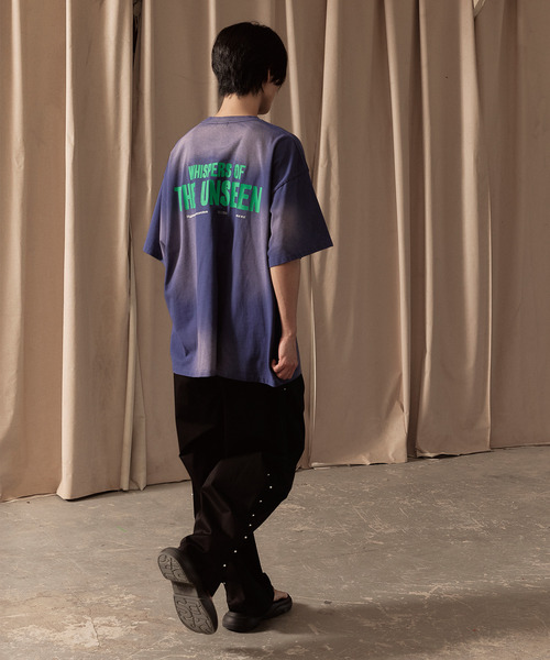 LIBERE（リベーレ）の「LIBERE リベーレ / WHISPERS OF THE UNSEEN T-SHIRT ウィスパーグラフィックプリントビッグシルエットTシャツ / 251210-251211（Tシャツ/カットソー・メンズ・ブラック/ブルー・LARGE/MEDIUM/SMALL）」の3枚目の写真